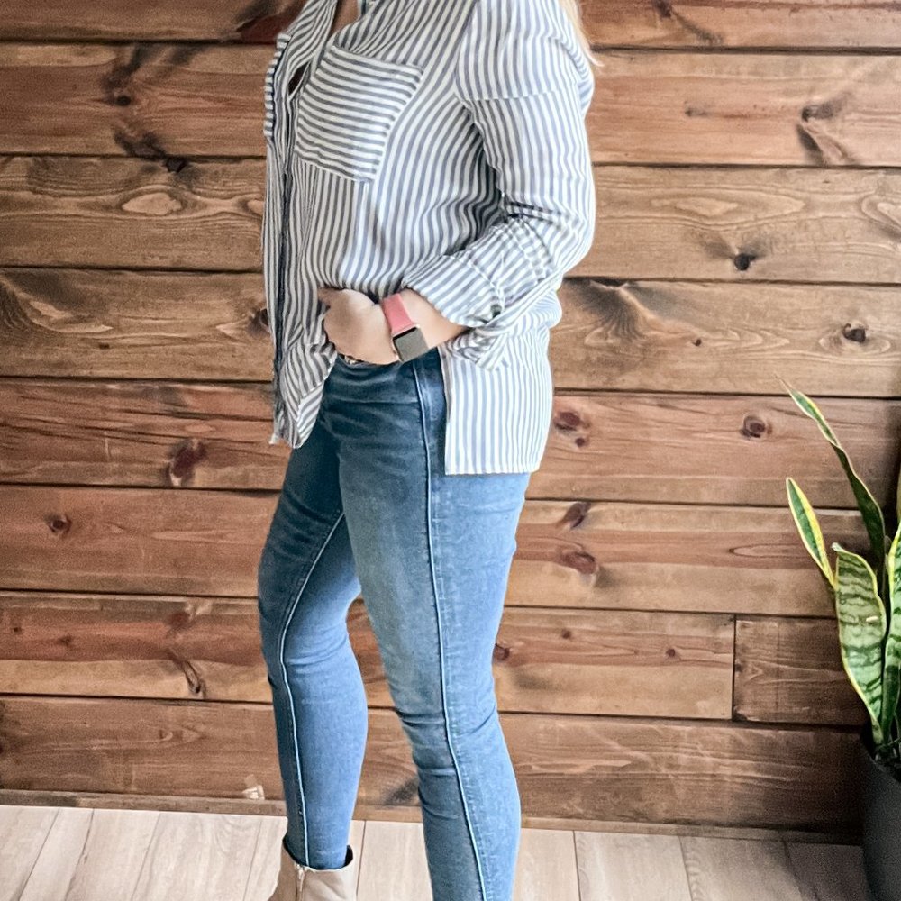 THE MONICA BLUE BUTTON UP BLOUSE - Picture 4 of 8